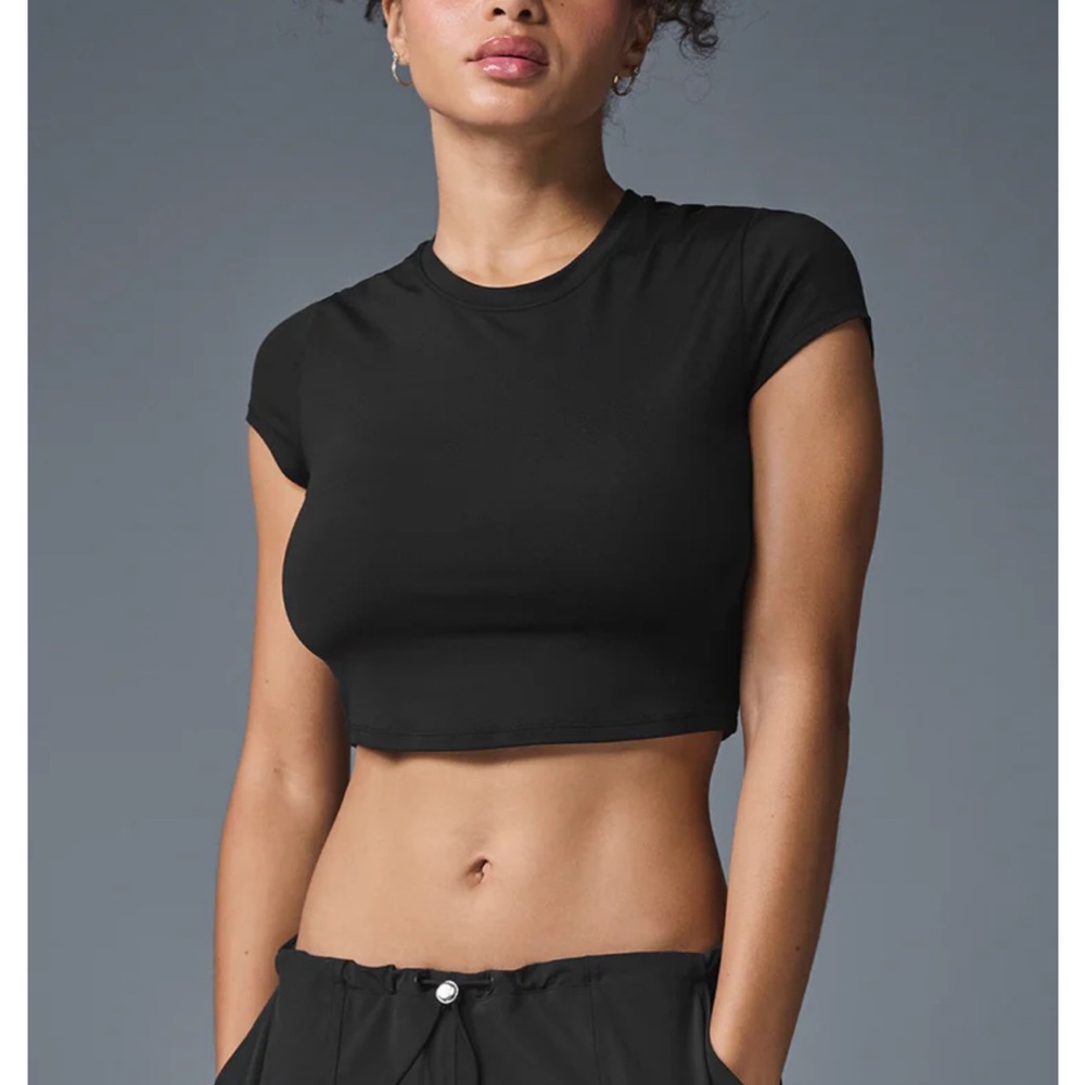 ALO Yoga Women's Black Crop top